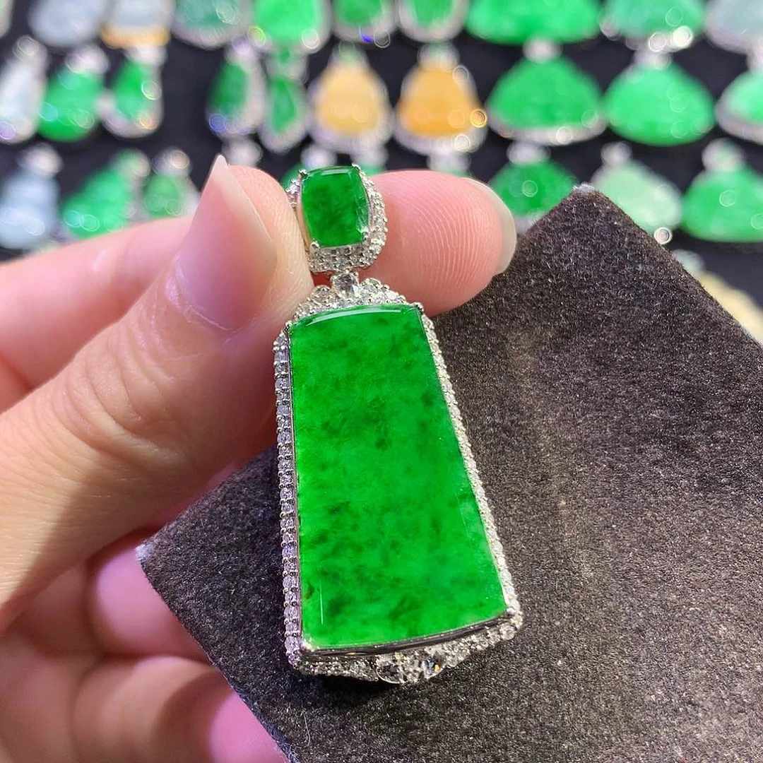 翡翠18K金镶嵌吊坠(赠链)