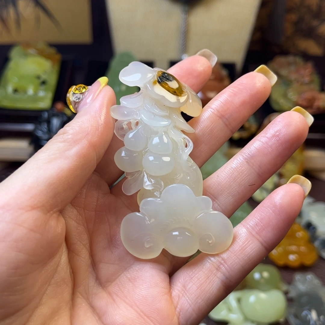 心***红蛇纹石玉未镶嵌颈饰