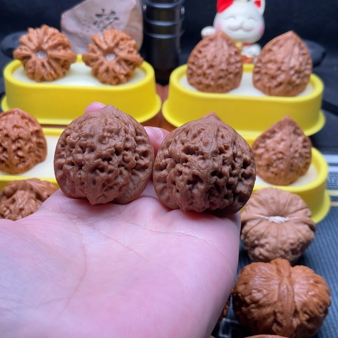 文玩核桃吊坠玉观音