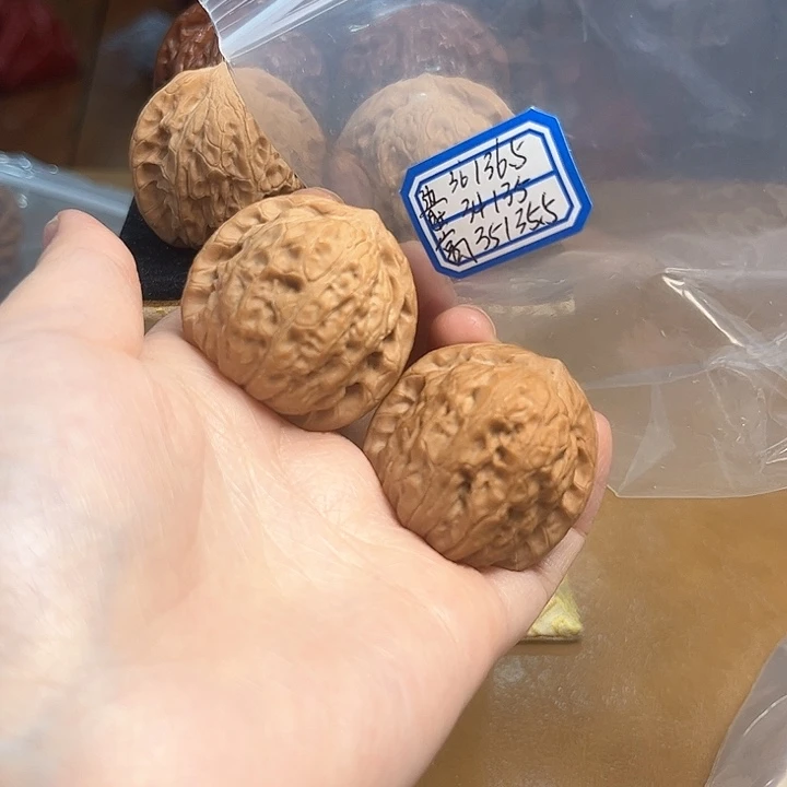 把件文玩核桃非嫁接将军帽有虫眼