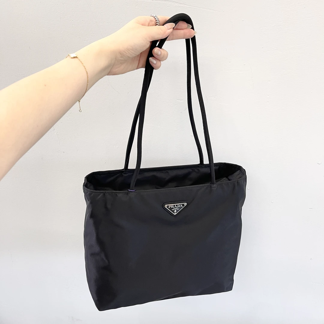 95新 Prada/普拉达 30拉链款降落伞尼龙托特包091701