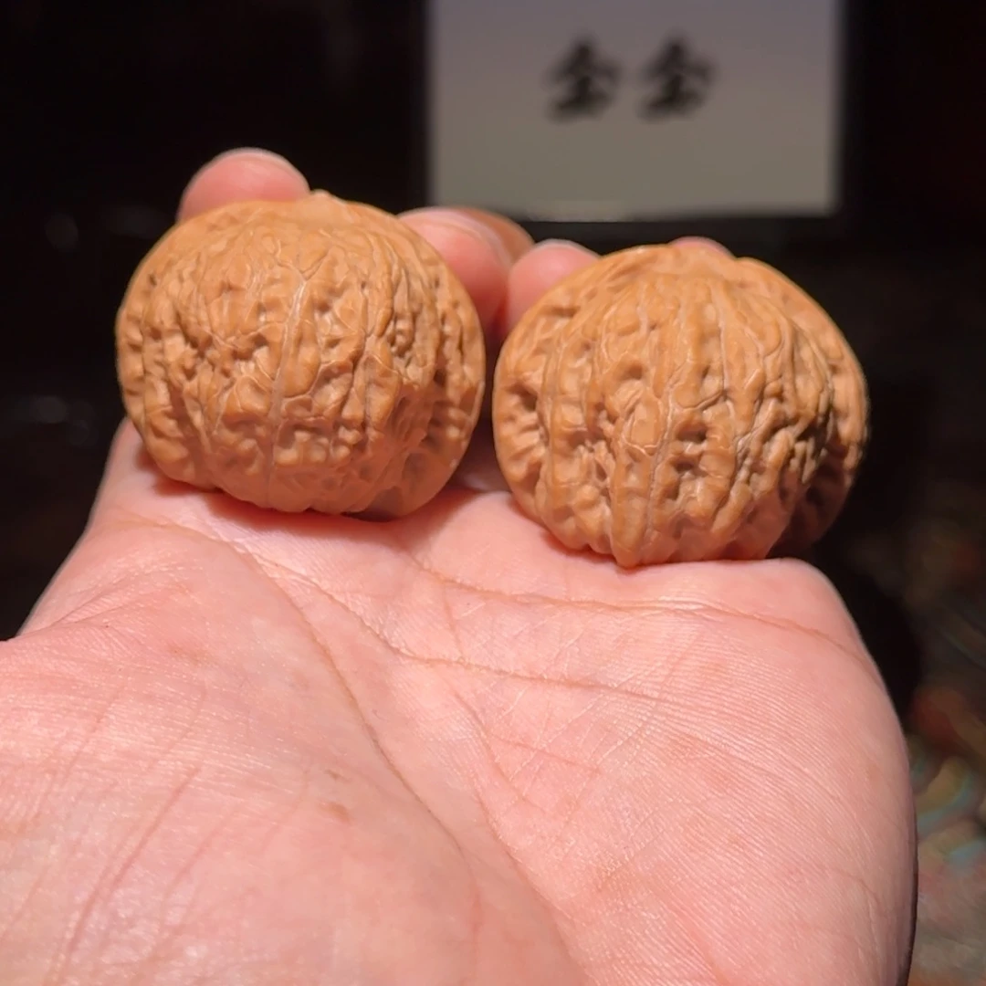 把件核桃1300乾隆磨，尺寸39 38 33
