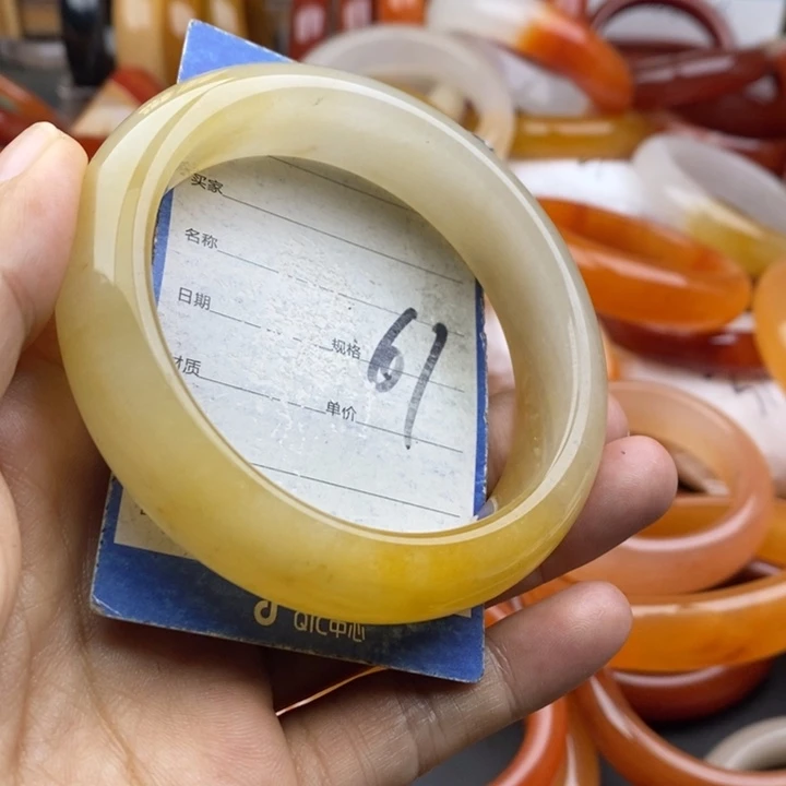 未镶嵌手镯石英质玉