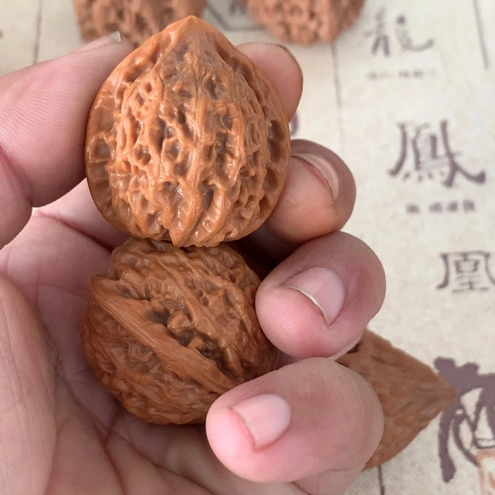 文玩核桃吊坠金牛