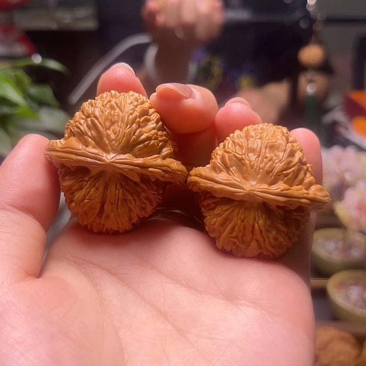 文玩核桃把件42尺白狮子49