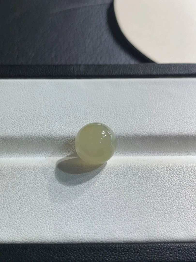 天然翡翠单珠雪梨黄卡11.68