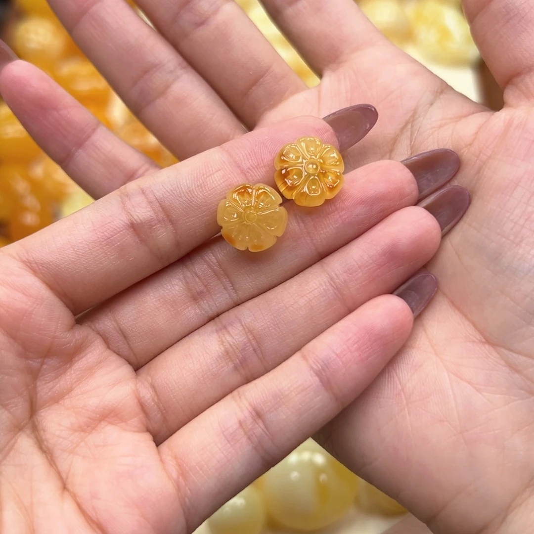 琥珀未镶嵌颈饰蜜蜡