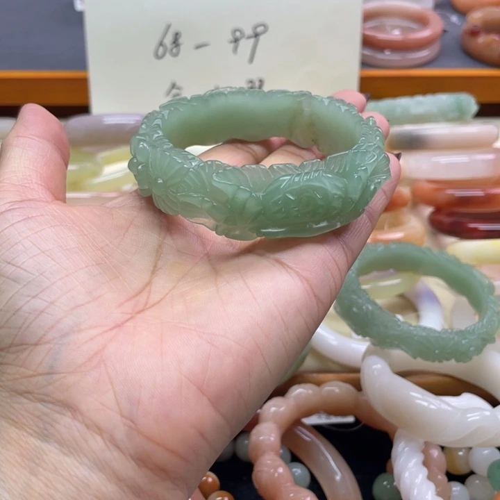 未镶嵌石英岩玉珠宝奇石芒*