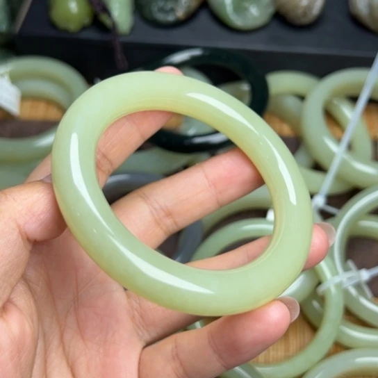 和田玉手镯未镶嵌佩***蹈56