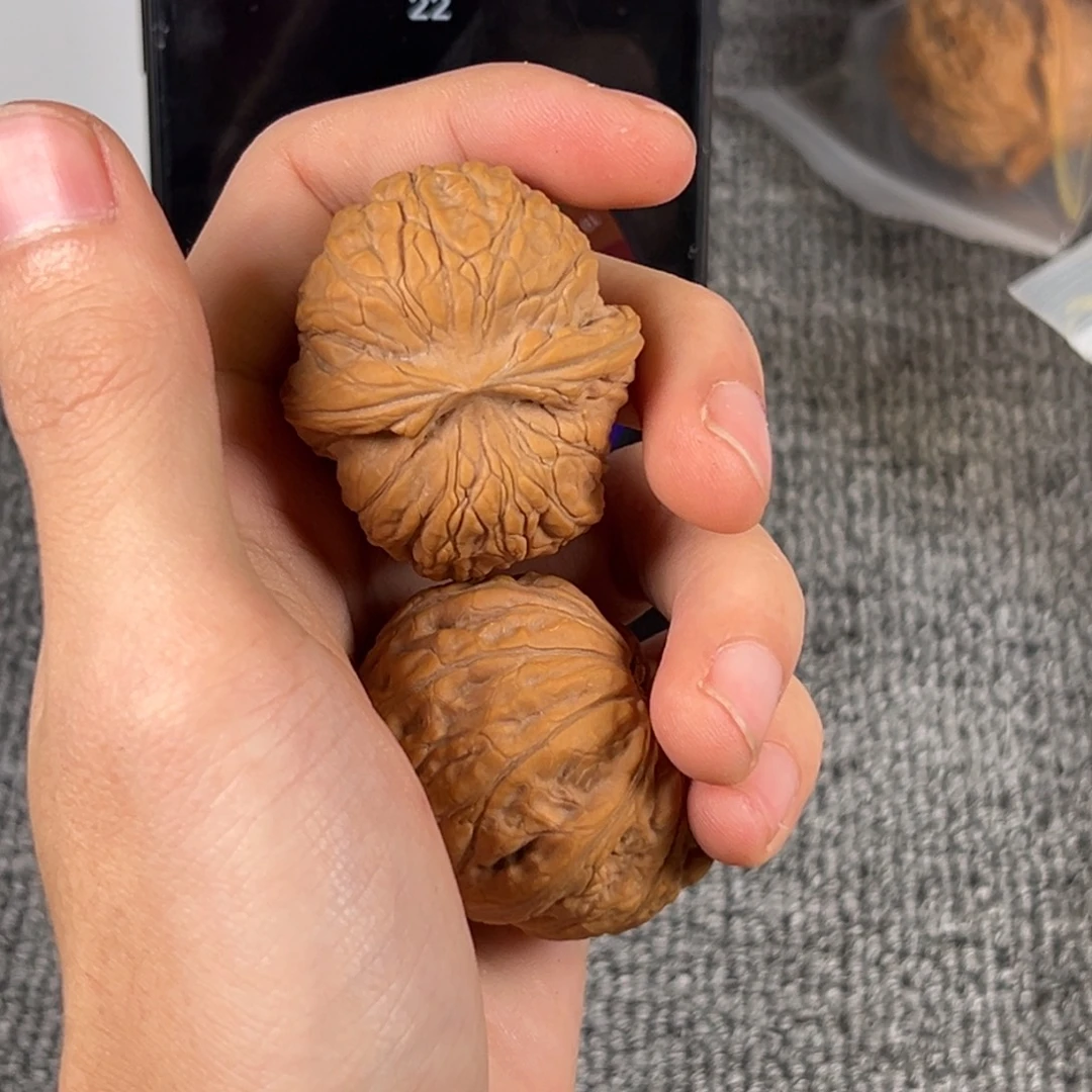 ****࿐文玩核桃把件乾隆元宝