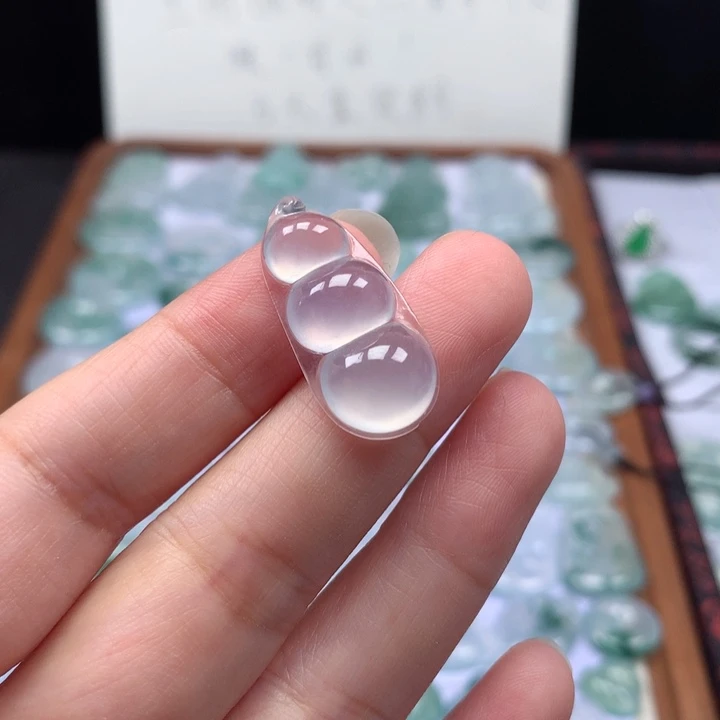 颈饰未镶嵌翡翠高冰福豆