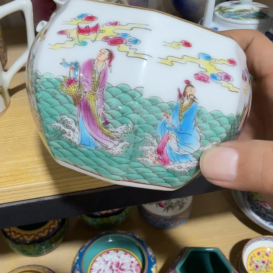 瓷片摆件等方式对该公司