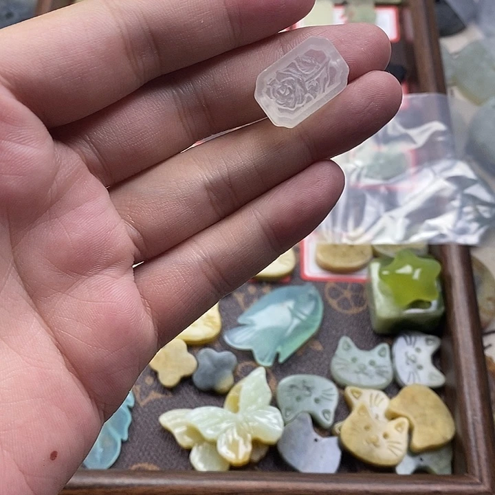 牛***力未镶嵌蛇纹石玉项链吊坠