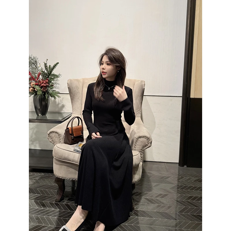 法式赫本风黑色半高领针织连衣裙子女春季新款收腰显瘦高级感短裙