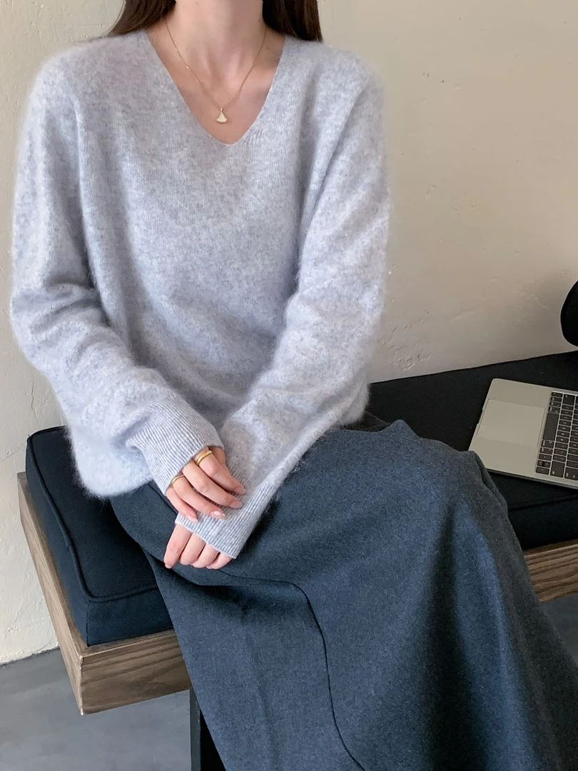 2025拉绒常规款厚款女常规大V领衫慵懒风秋冬清凉感加厚宽松网红