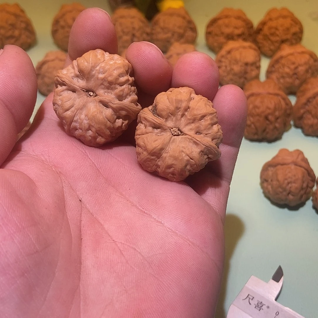 文玩核桃吊坠寜**亮蛤蟆头35一对