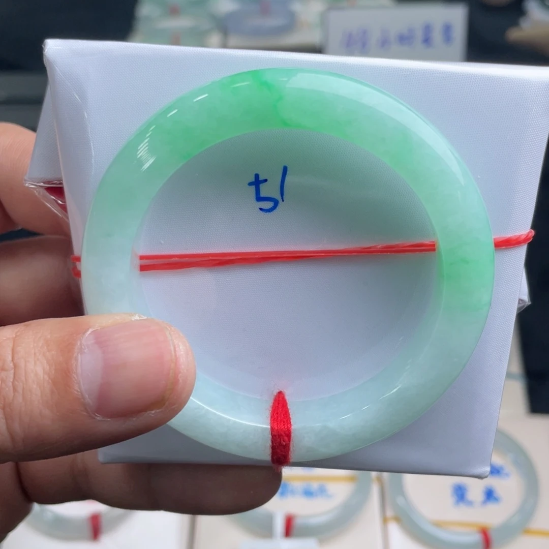 翡翠手镯未镶嵌翡翠手镯