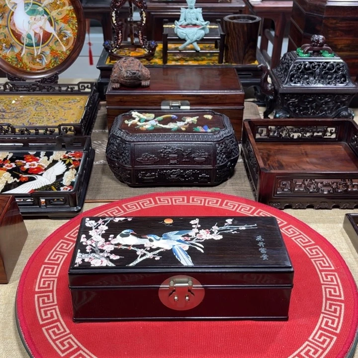 紫檀木类成套家具