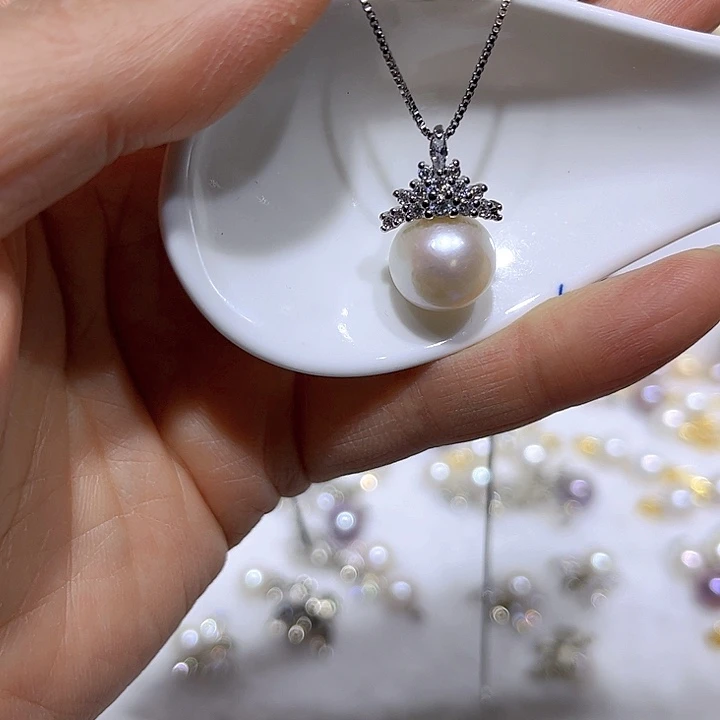 淡水珍珠白珠银色冰雪女王吊坠未镶嵌