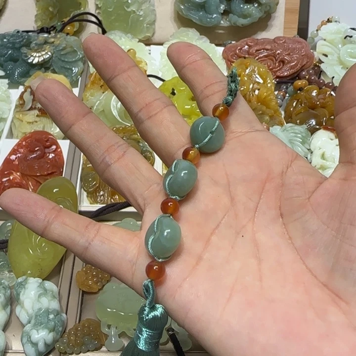 蛇纹石玉吊坠未镶嵌