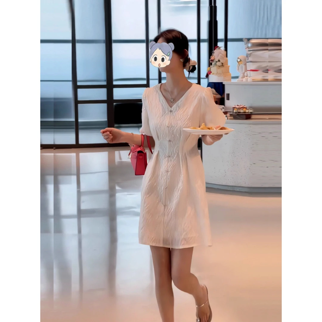 气质赫本风连衣裙女可盐可甜2025夏季新款收腰显瘦v领气质仙女裙