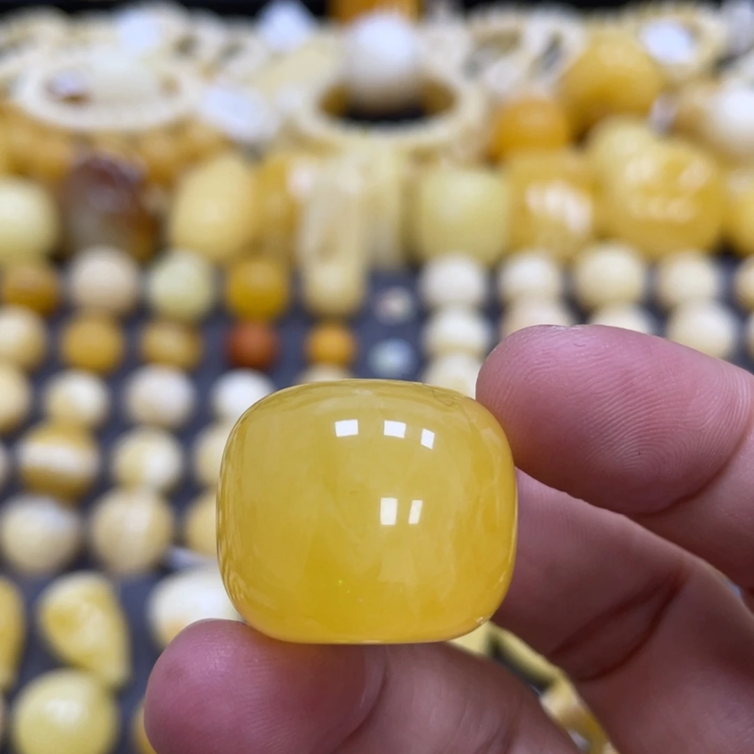 蜜蜡未镶嵌裸石23*18.9mm瑕疵焦皮 福利