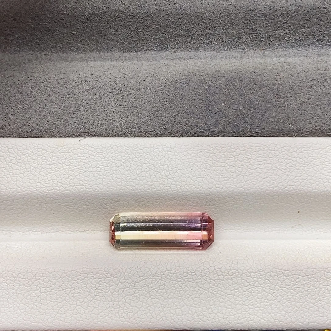 碧玺未镶嵌裸石4.215克拉天然西瓜碧玺