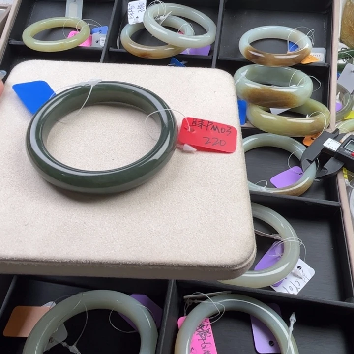 未镶嵌手镯和田玉玲珑美镯57.6