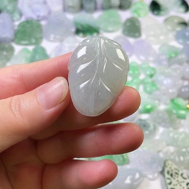 翡翠未镶嵌颈饰叶子