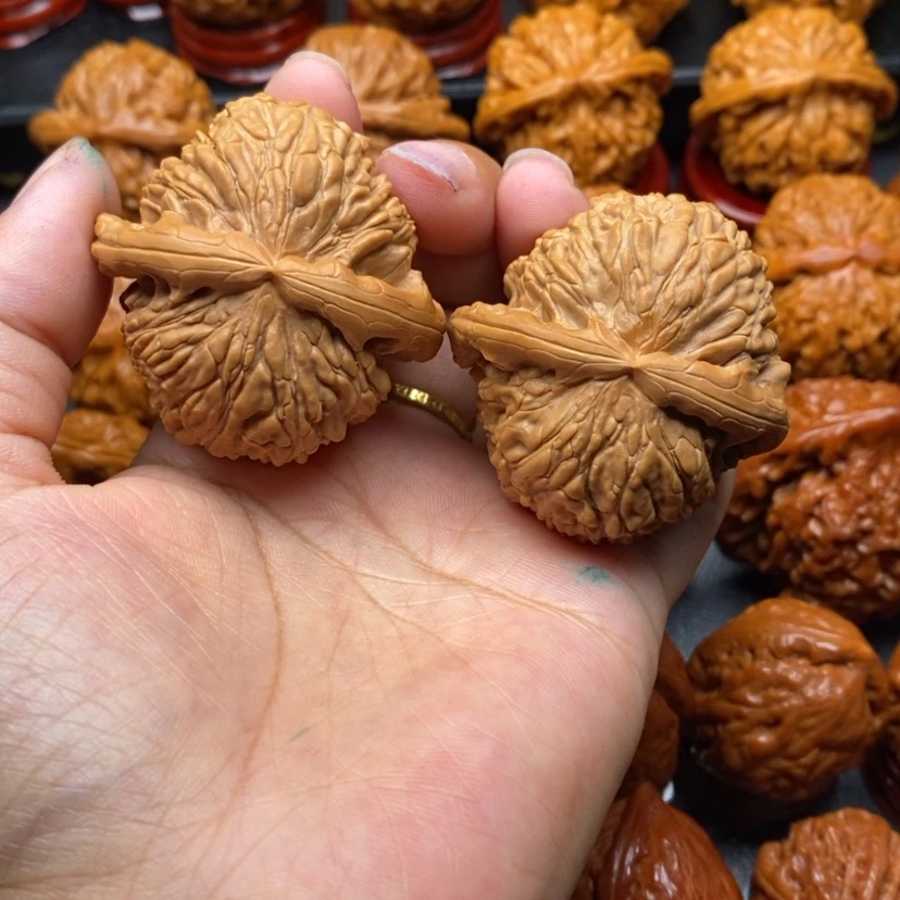 【闪购商品】文玩核桃把件何*叔白狮子