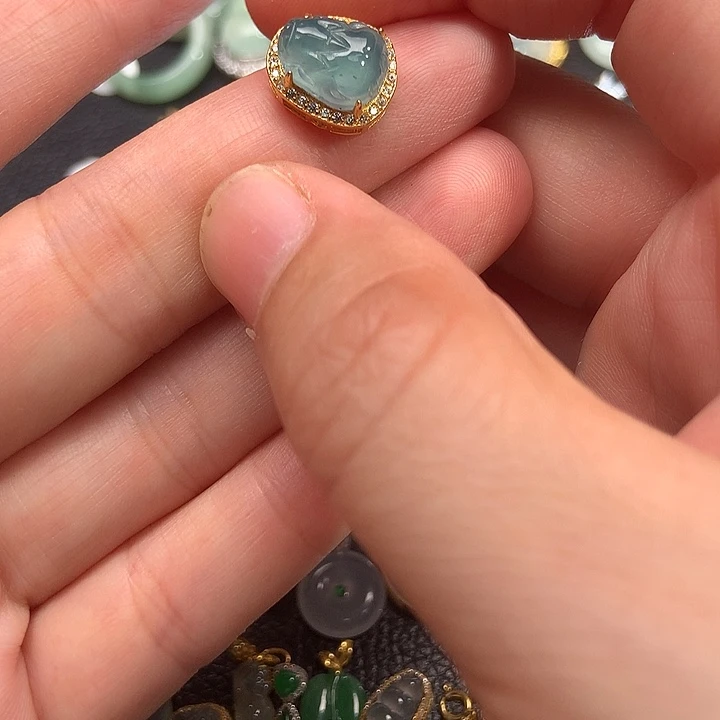 翡翠未镶嵌挂件11