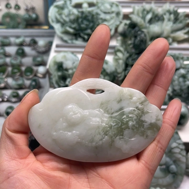 透闪石-蛇纹石玉颈饰未镶嵌