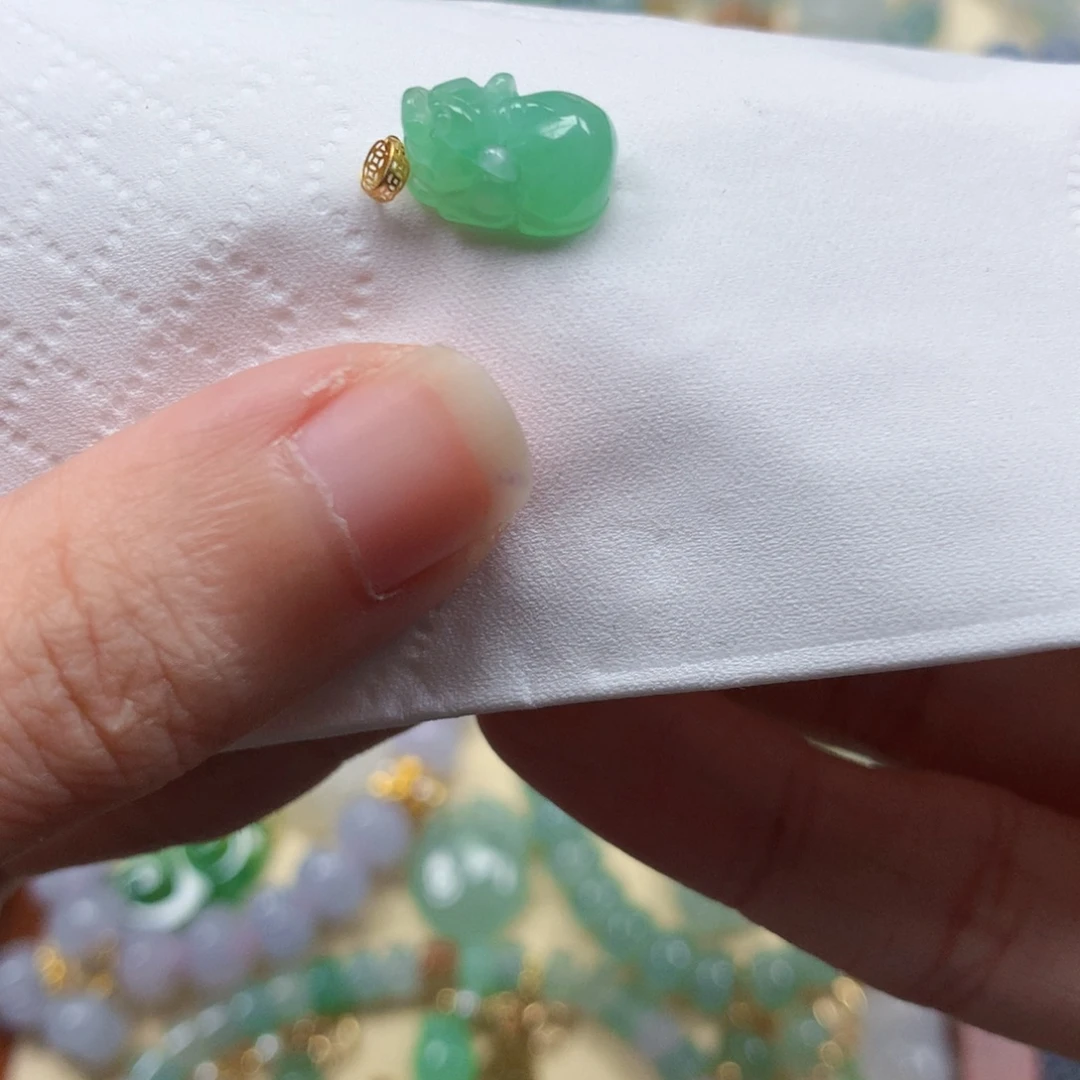 颈饰未镶嵌翡翠闪