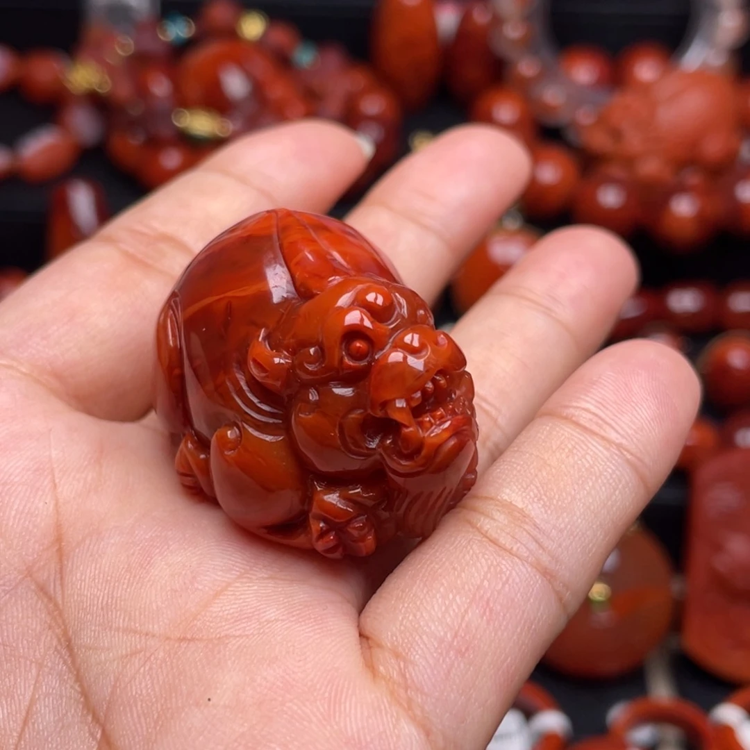 南红玛瑙未镶嵌珠宝奇石貔貅吊坠