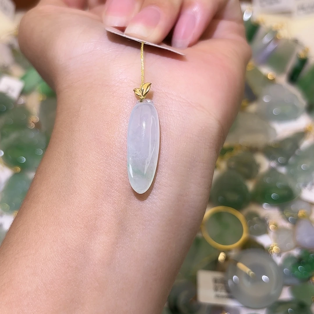 翡翠18K金镶嵌颈饰福瓜