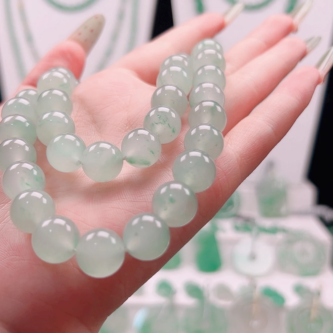 石英质玉（非洲翠）未镶嵌项链