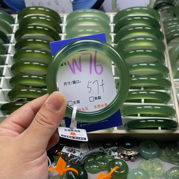 李***莹蛇纹石玉未镶嵌手镯