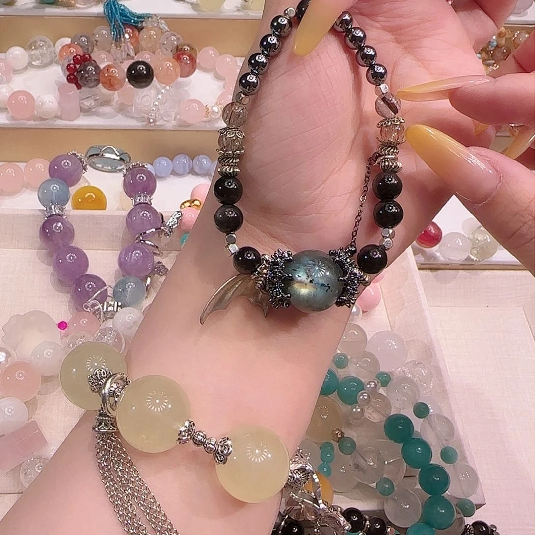 水晶手镯未镶嵌吧