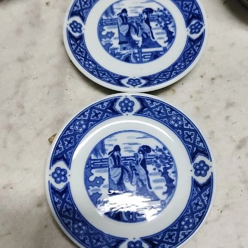 瓷片瓷片，各种摆件，均有瑕疵。沙锅口直径10cm。！