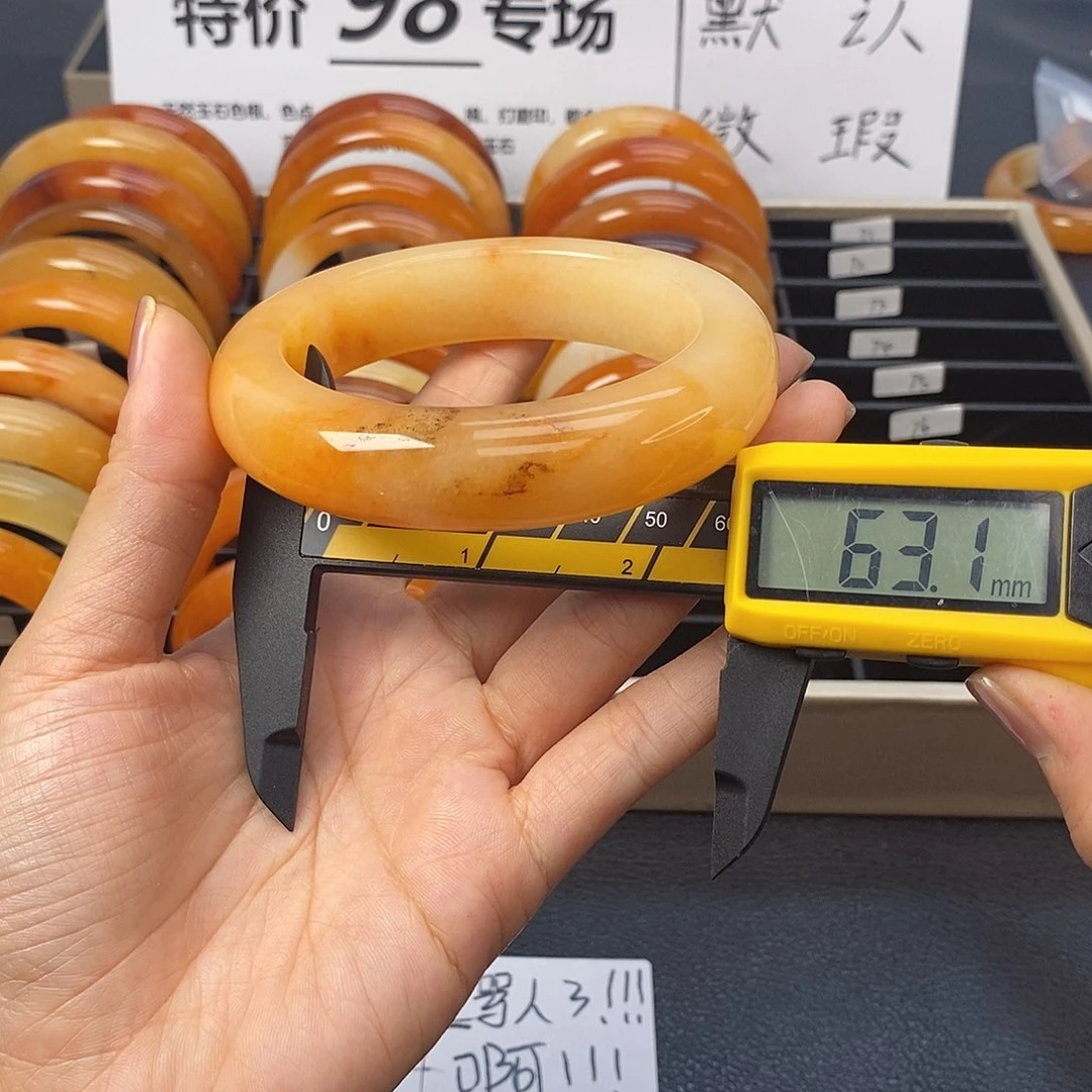 未镶嵌石英质玉（黄龙玉）手镯55号茄子山金沙老油红如血黄龙