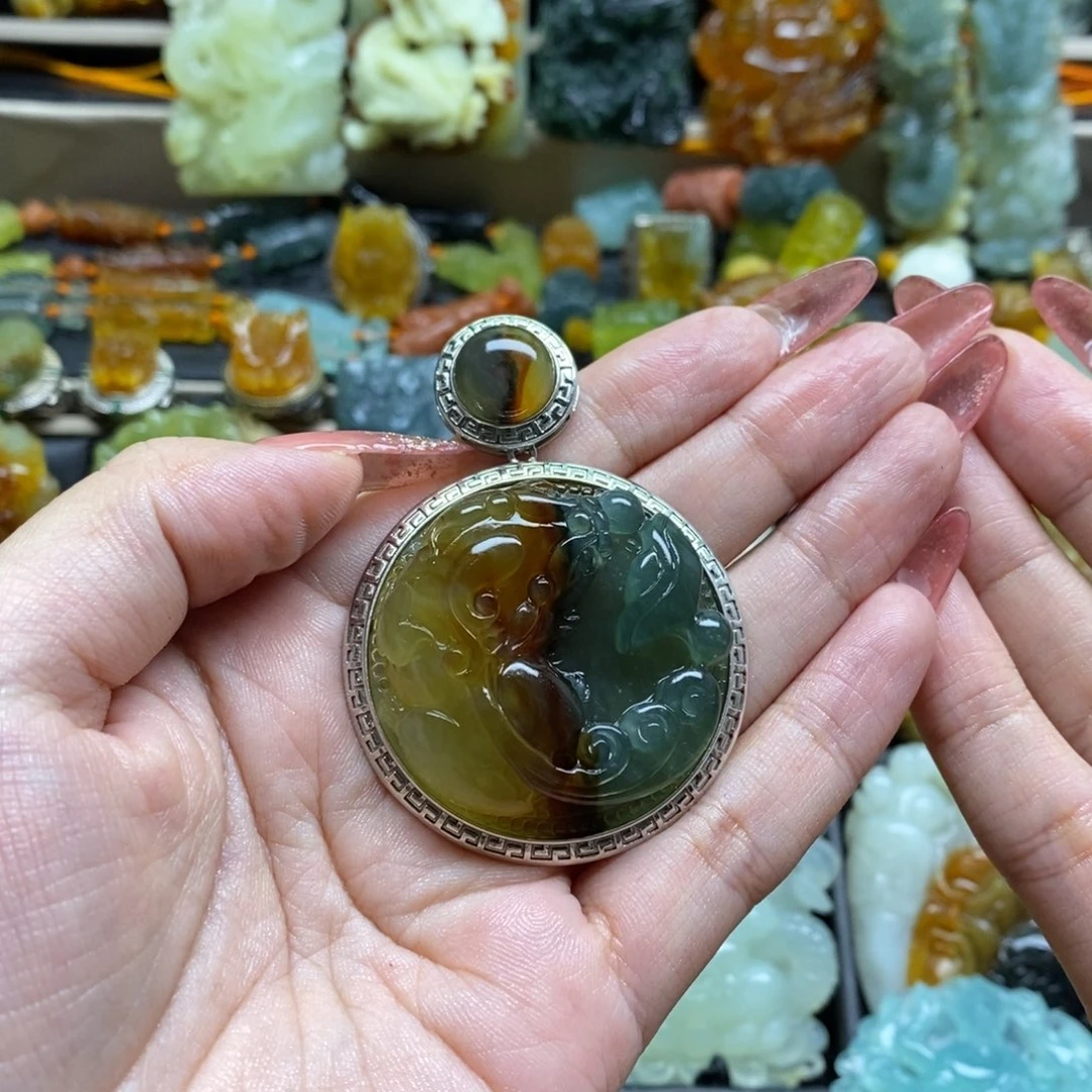 蛇纹石玉颈饰未镶嵌方*子