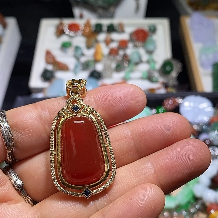 翡翠未镶嵌吊坠(赠链)