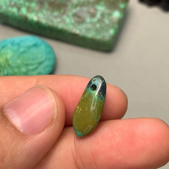 未镶嵌绿松石颈饰