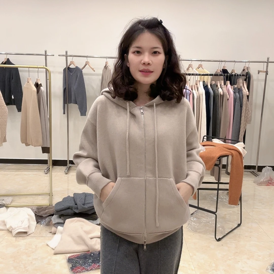 八百多克超级厚山羊绒外套