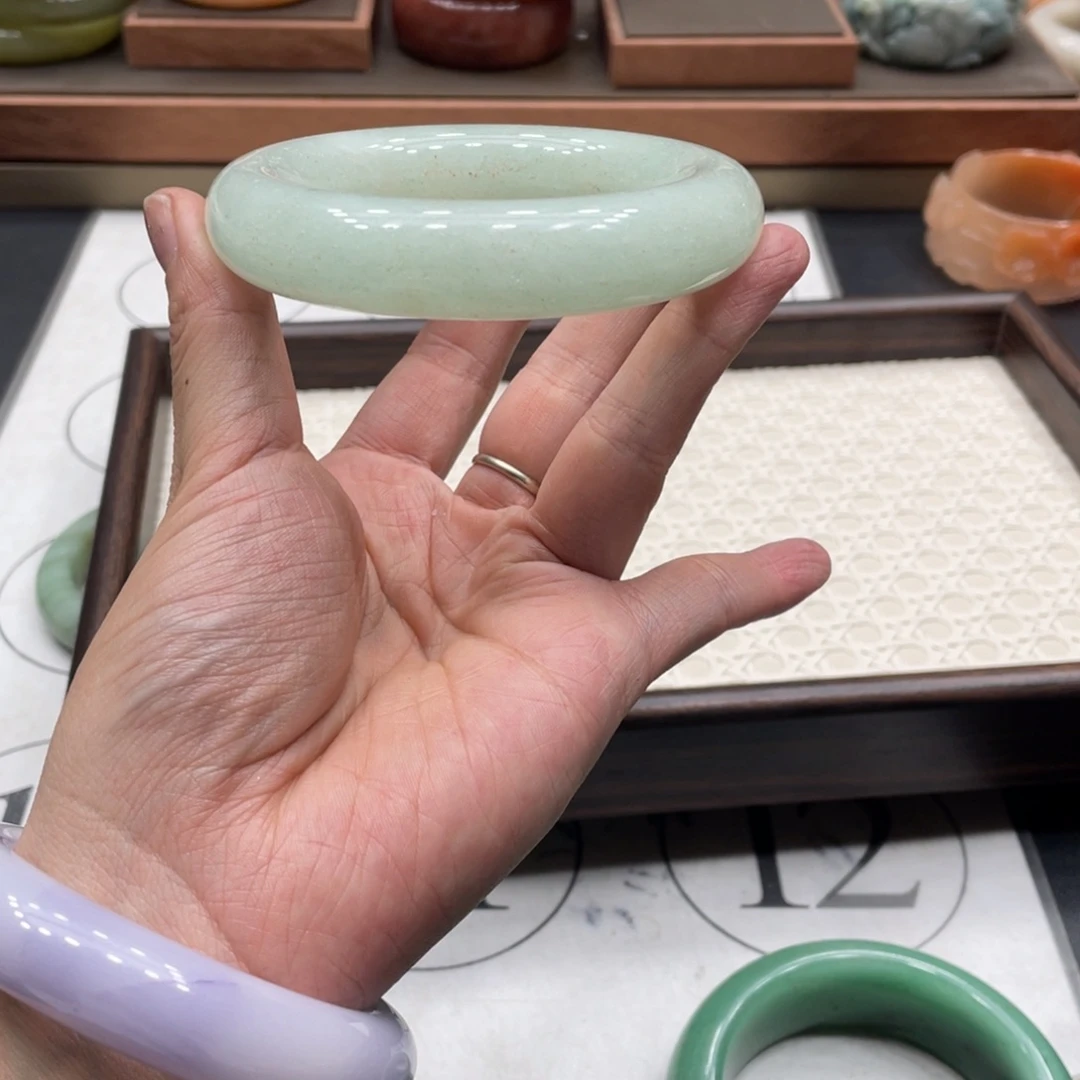 第***铺石英质玉未镶嵌手镯