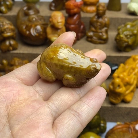 蛇纹石玉未镶嵌颈饰2