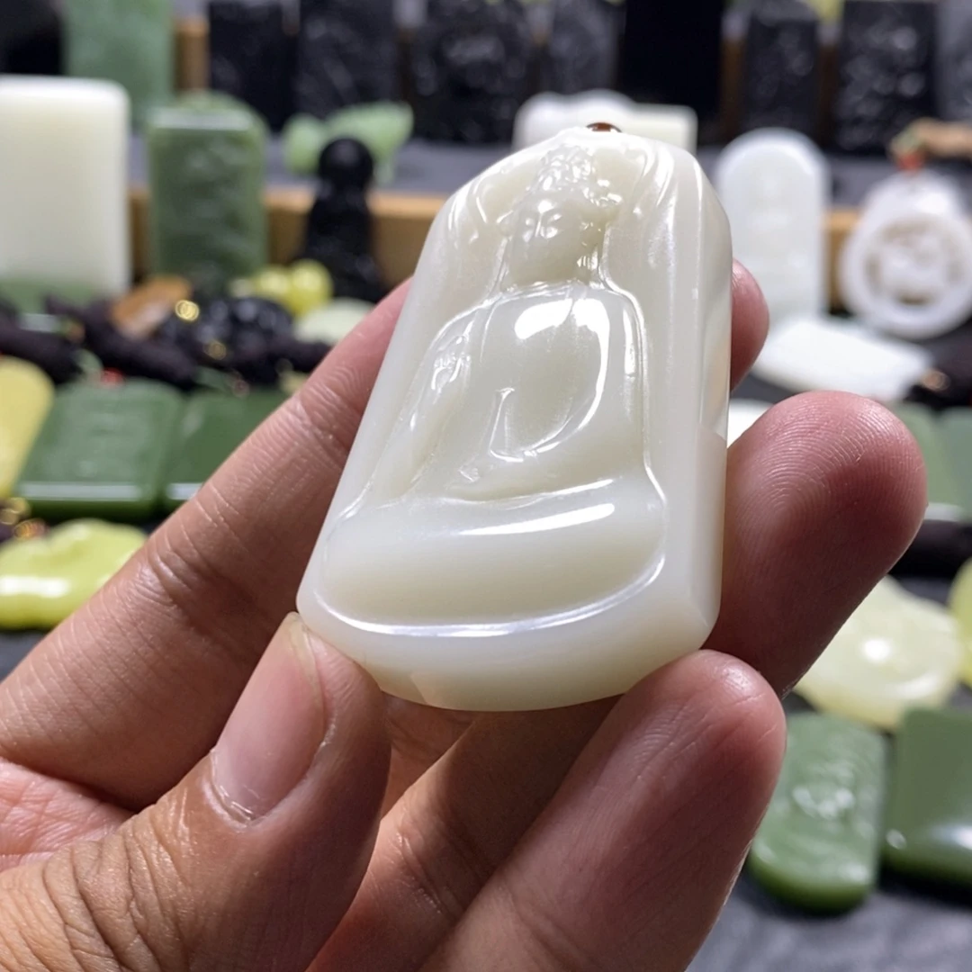 和田玉未镶嵌吊坠(赠链)