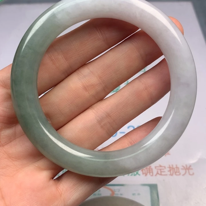 翡翠未镶嵌颈饰漂**孩翡翠