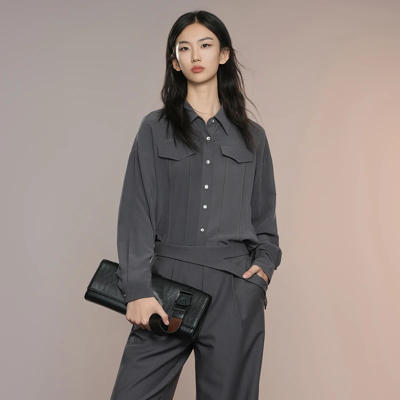 XG雪歌气质长袖衬衫秋季新款高级简约大气宽松女士捏褶贴袋