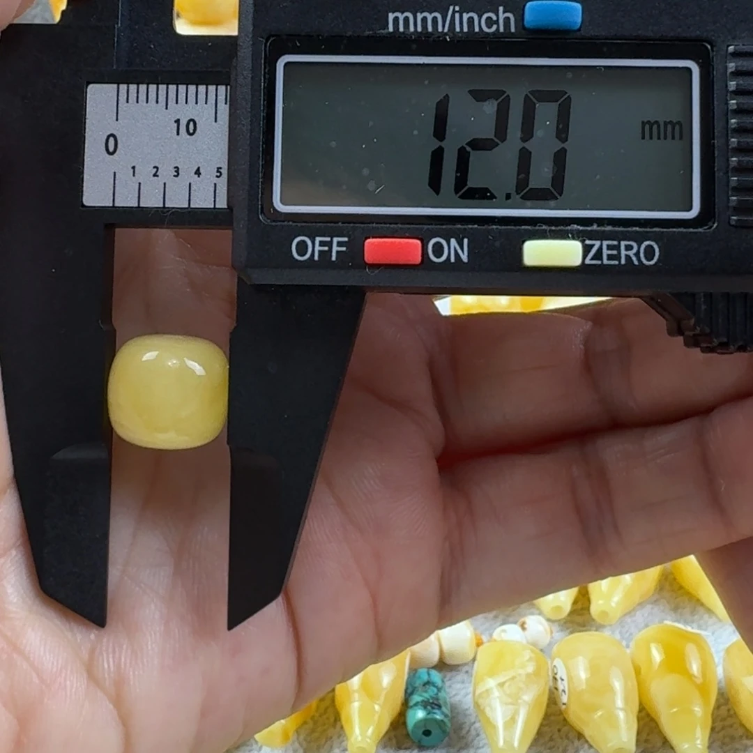 会****蜜蜡未镶嵌裸石18杂